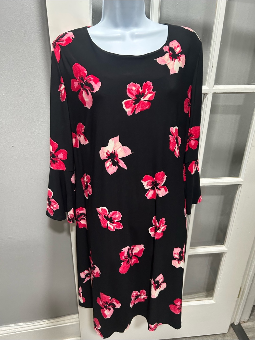 Tommy Hilfiger Black Long-Sleeve Floral Shift Dress with Pink Blooms